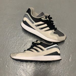 BOYS Adidas Ultra Tech Shoes, Size 5 US